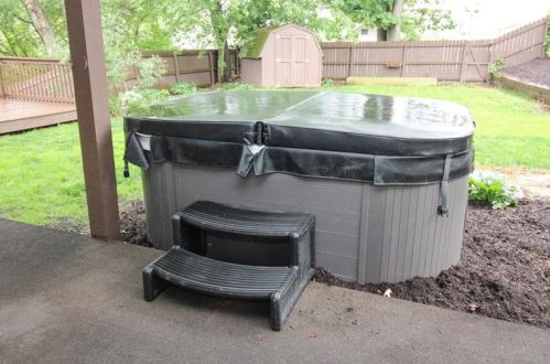 1560 Berkshire Ave, Pittsburgh PA  15226-2476 exterior