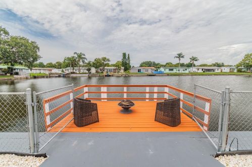 4047 Star Island Dr, Tarpon Springs FL  34691-3443 exterior