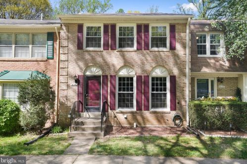 9040 Rosewall Ct, Springfield, VA 22152-2192