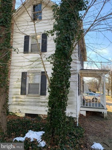 526 Main St, Lumberton Township, NJ 08048-1130