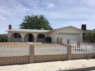 831 Mescal Dr, Barstow, CA 92311-5418