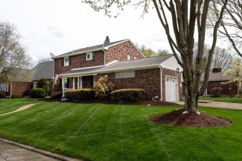 1600 Fairmont Dr, New Kensington, PA 15068-5858