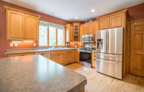 9675 Town Line Rd, Kewaskum, WI 53040-9352