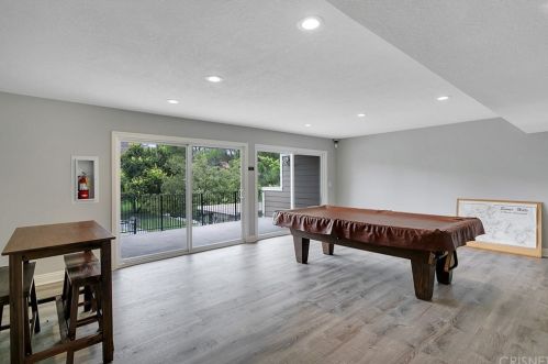 20046 Avenue Of The Oaks, Santa Clarita CA  91321-1361 exterior
