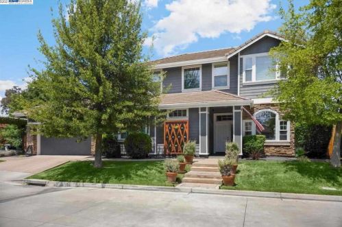 749 Central Ave, Livermore, CA 94551-7469