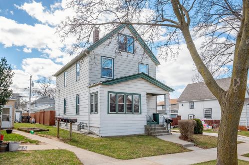 3515 Armour Ave, Cudahy, WI 53110-1101