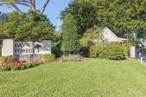 285 Naples Cove Dr, Naples, FL 34110-7676