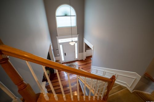 28 Avolet Ct, Mount Sinai, NY 11766-3402