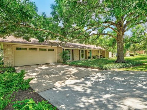 5807 Bullard Dr, Austin TX 78757-4400 exterior