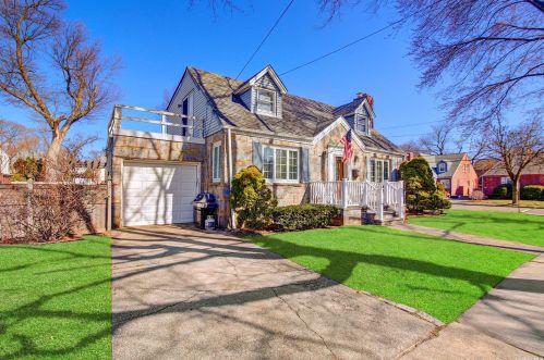 25 Baxter Ave, New Hyde Park, NY 11040-3908
