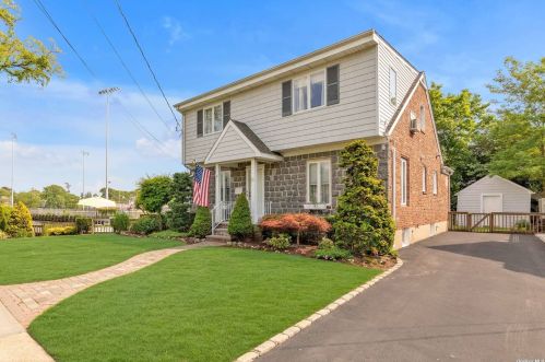 11 Roxbury Rd, East Rockaway, NY 11518-1022