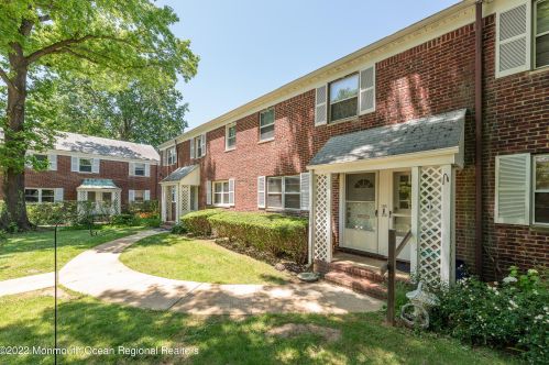 155 Manor Dr, Tinton Falls NJ  07701-2458 exterior