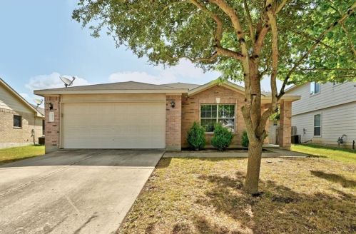 2405 Green Meadows Ln, Creedmoor, TX 78610-9004