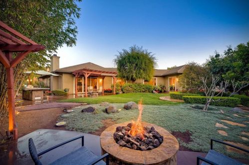 971 Thomas Pl, Vista, CA 92084-4814