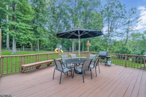 4 Fawn Ln, Martinsville NJ  08836-2368 exterior