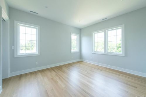 11 Manger Cir, New Rochelle NY  10803-2627 exterior