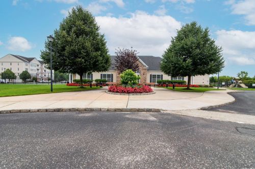 323 Saxton Ct, Central Islip, NY 11722-4476