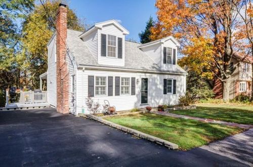 52 Beacon Street Cir, Milton, MA 02186-1035