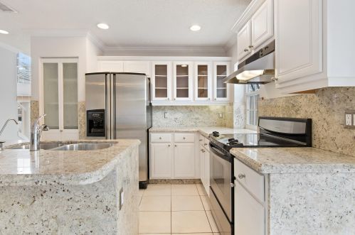 22 Governors Ct, West Palm Beach FL  33418-7159 exterior