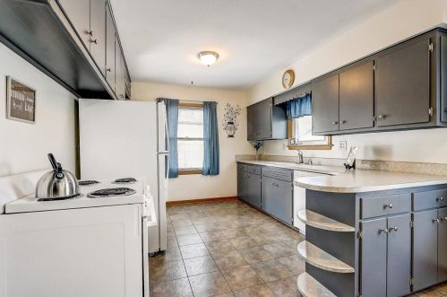 523 112, Milwaukee WI 53226-4132 exterior