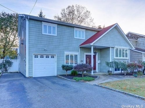 2534 Sawmill Rd, North Bellmore, NY 11710-2319