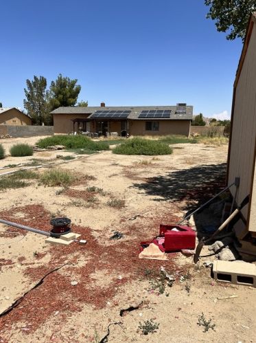 15732 Valeport Ave, Lancaster CA  93535-7091 exterior