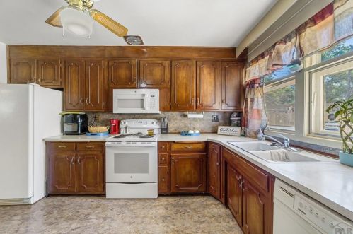 1626 Alexander Cir, Pueblo CO 81001-2002 exterior