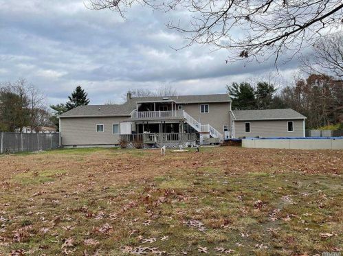 6 Jamie St, Panamoka NY  11961-3120 exterior