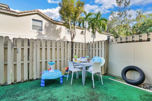 874 Summit Lake Dr, West Palm Beach FL  33406-9109 exterior