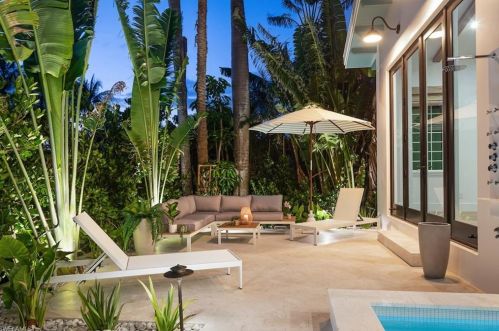 1140 8th St, Naples FL  34120-7427 exterior