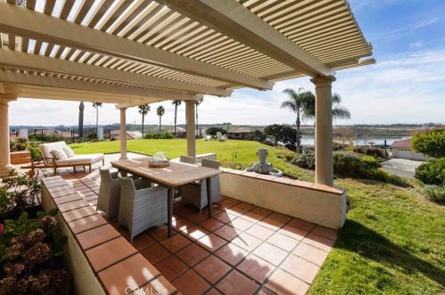 4565 Sea Bluff Cir, Carlsbad CA  92008-3671 exterior