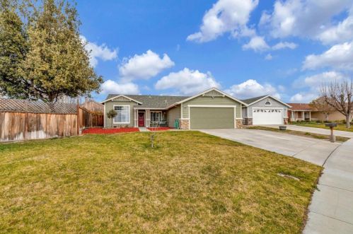 1430 Brighton Dr, Hollister, CA 95023-8030