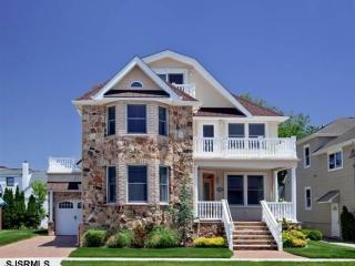 15 35th Ave, Atlantic City, NJ 08403-1614