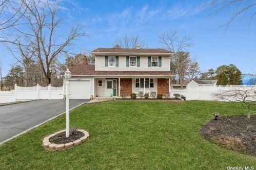 35 Bradley Dr, Shoreham, NY 11786-2332
