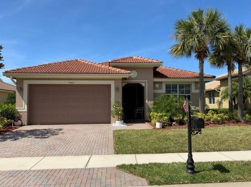 6360 Astor Pl, Vero Beach, FL 32966-6483