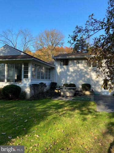 678 Cathcart Rd, Blue Bell PA  19422-1404 exterior