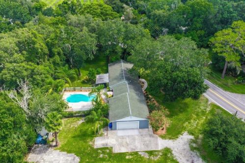 820 Crenshaw Lake Rd, Lutz FL  33548-8129 exterior
