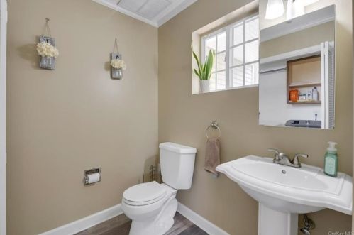 229 Sandpiper Ct, Yorktown Hgts NY  10598-1968 exterior