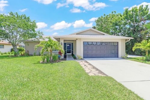 4553 Lakewood Blvd, Naples, FL 34112-5206