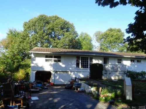 7 Marlin Dr, Waterford, CT 06385-2605