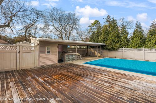 18 Hollywood Dr, Bricktown NJ  08723-3449 exterior