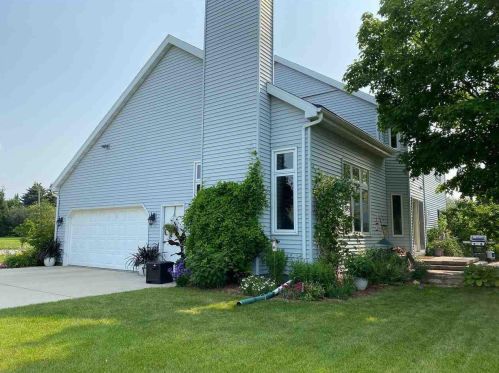 686 Mary Lee Dr, Fond Du Lac, WI 54935-8307