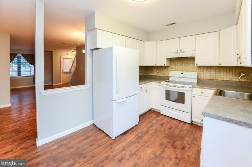 502 Essex Ct, West Deptford NJ  08051-2027 exterior