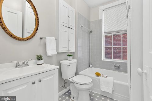 124 6 St, Washington DC 20002-2215 exterior