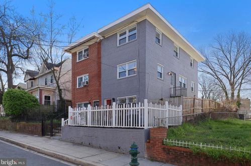 3336 Brothers Pl, Washington, DC 20032-1689