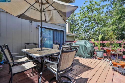 5525 Merritt Dr, Concord CA 94521-4708 exterior