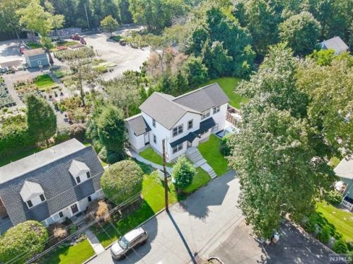 21 Bailey Ave, Oakland NJ  07436-1802 exterior