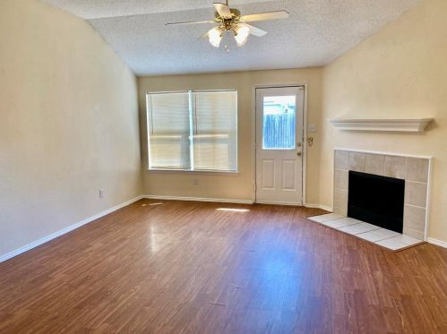 836 Beaver Creek Dr, Burleson TX  76028-7364 exterior