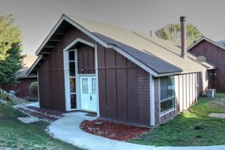 10 Village Ln, Tehachapi, CA 93561-9667