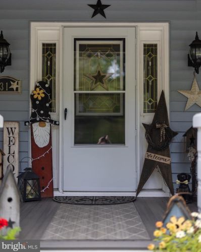 31 Main St, Cross Roads, PA 17322-9018